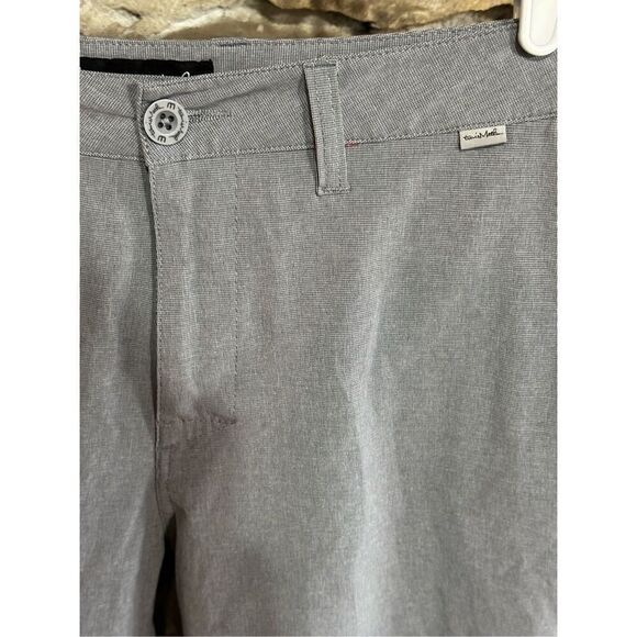 Men’s Travis Mathew Gray Golf Shorts Size 32 - Picture 2 of 6